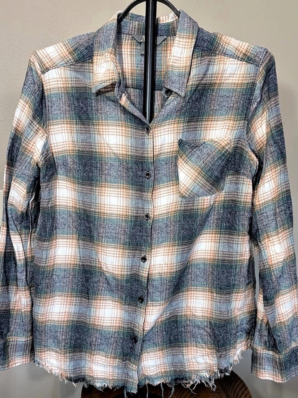 Natural Reflections Women’s Plaid Button-Up Long Sleeve Collared M Rough Edges